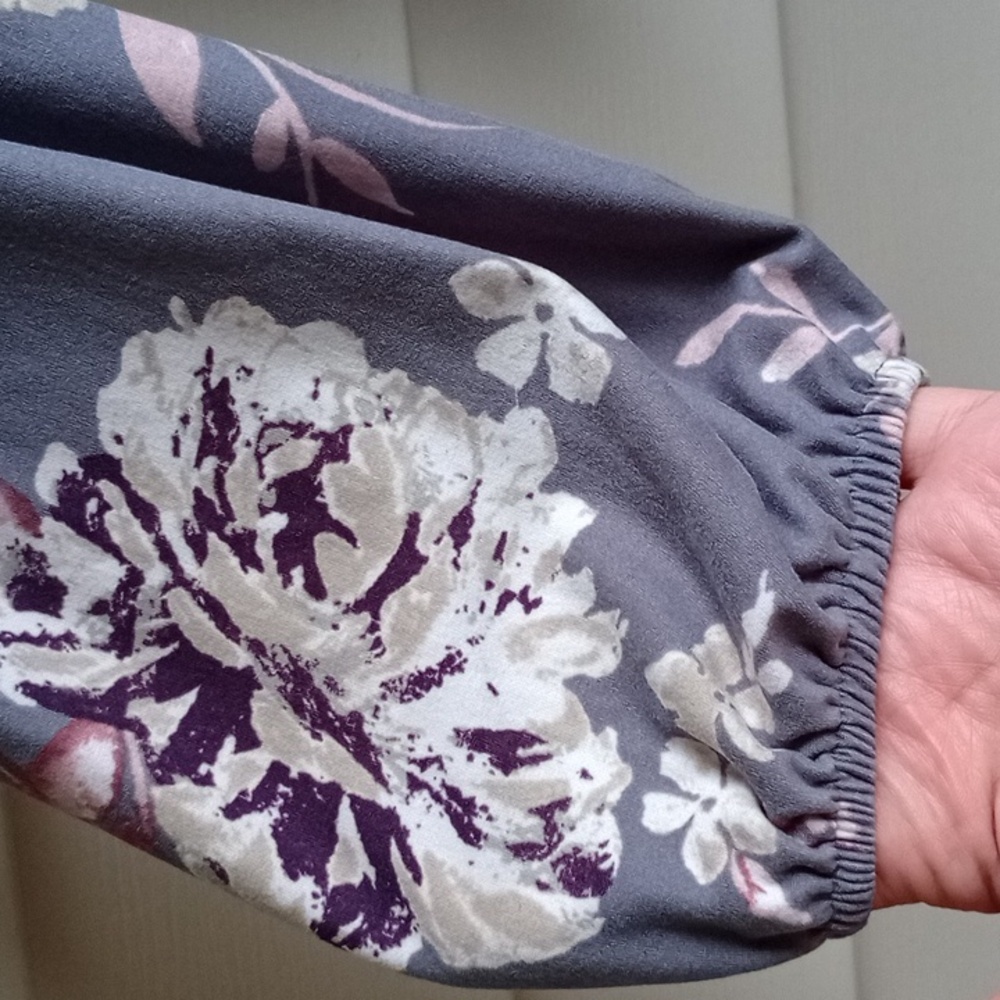 Everly‎ Floral Blouse in Gray and Purple - Picture 4 of 13